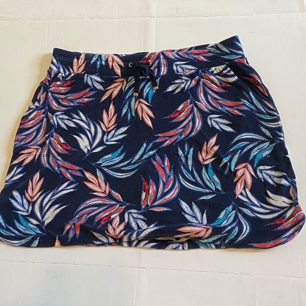 Croft and Barrow Skirt/Shorts/skort floral colorful pattern Navy Blue